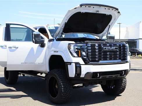 Used 2024 GMC Sierra 3500 Denali Ultimate AWD/4WD image 45