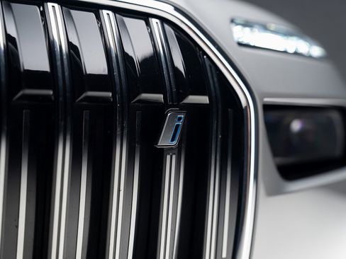 Used 2023 BMW i7 xDrive60 image 13