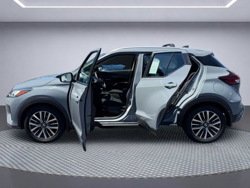 Used 2021 Nissan Kicks SV FWD image 13
