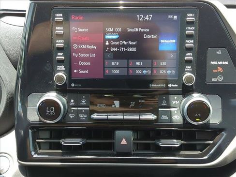 Used 2021 Toyota Highlander LE FWD image 14
