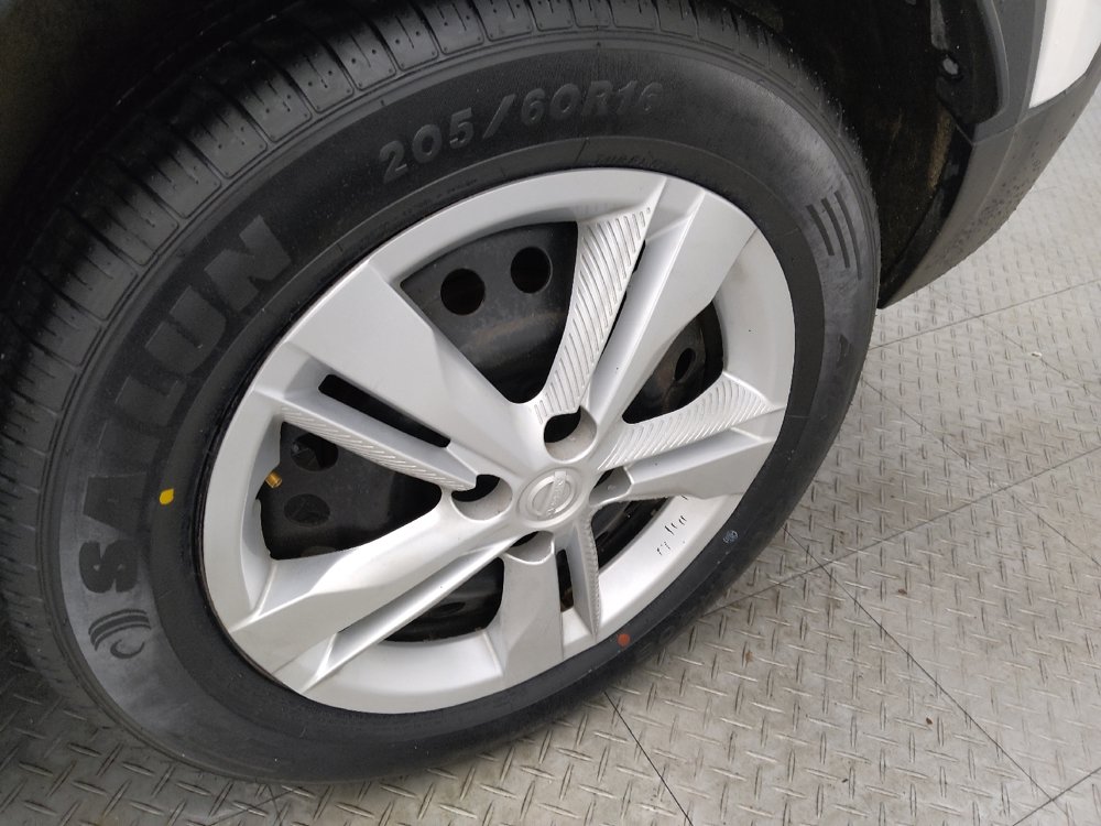 Used 2020 Nissan Kicks S FWD image 31
