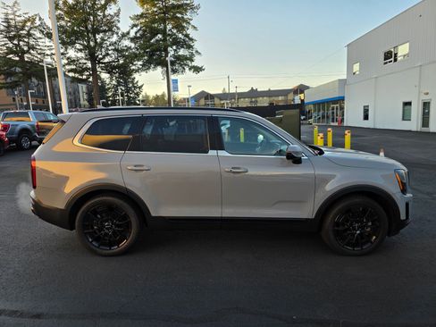 Used 2022 Kia Telluride EX w/ EX Premium Package image 4