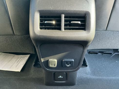 Used 2018 Chevrolet Equinox Premier image 19