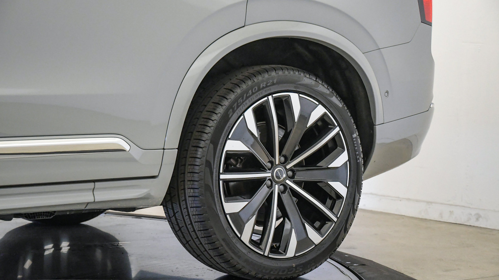 Certified 2026 Volvo XC90 B6 Plus AWD/4WD image 11