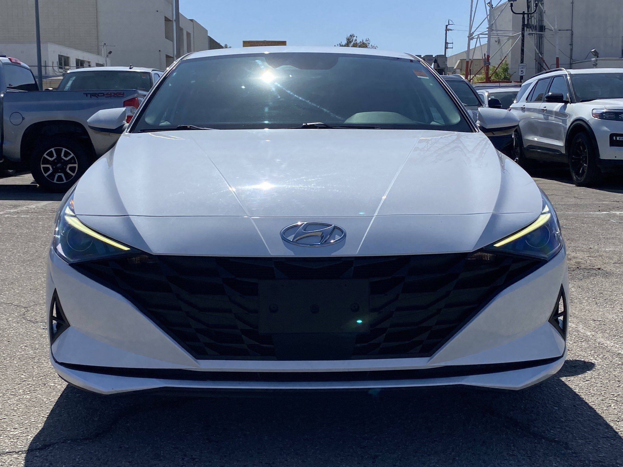Used 2022 Hyundai Elantra SEL w/ Convenience Package FWD image 3