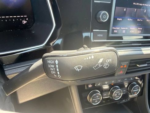 Used 2024 Volkswagen Jetta SE FWD image 40