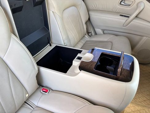 Used 2014 INFINITI QX80 4WD w/ Deluxe Touring Package image 31