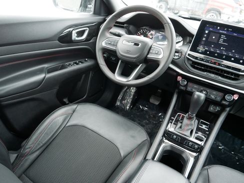 Used 2023 Jeep Compass Trailhawk image 9