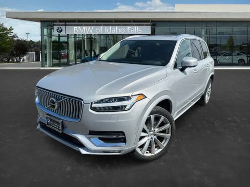 Used 2023 Volvo XC90 B6 Plus image 4