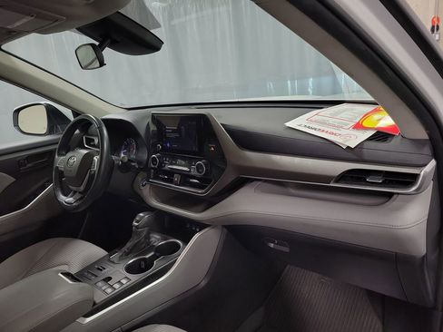 Used 2023 Toyota Highlander LE image 28