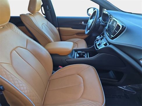 Used 2021 Chrysler Pacifica Pinnacle image 12