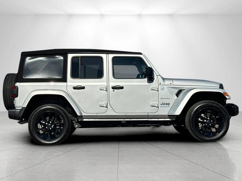 Used 2024 Jeep Wrangler Unlimited Sahara AWD/4WD image 2
