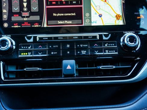 Used 2020 Toyota Highlander Platinum image 19