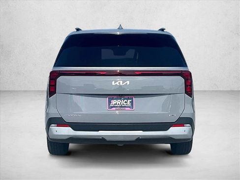 Used 2025 Kia Carnival EX FWD image 4