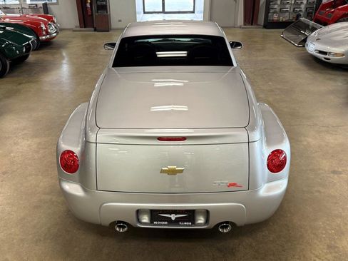 Used 2004 Chevrolet SSR w/ Preferred Equipment Group image 19