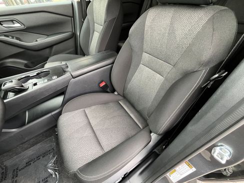 Used 2025 Nissan Rogue SV FWD image 38