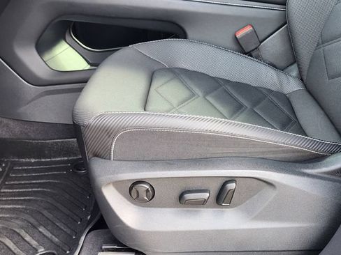 Used 2024 Volkswagen Atlas Cross Sport SE w/ Panoramic Sunroof Package FWD image 25