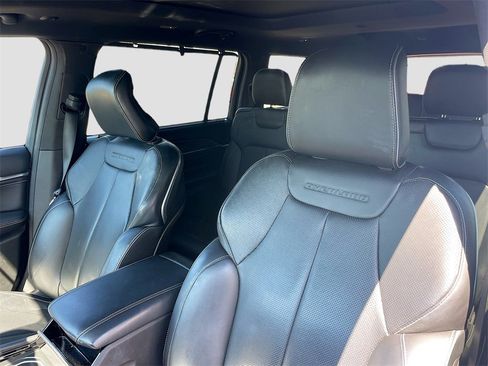 Used 2022 Jeep Grand Cherokee L Overland w/ Luxury Tech Group IV image 13