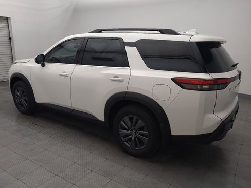 Used 2022 Nissan Pathfinder SV w/ SV Premium Package image 3