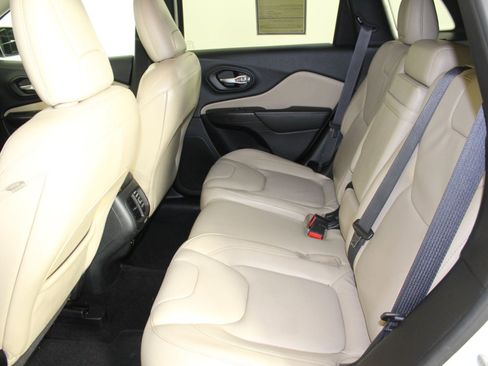 Used 2016 Jeep Cherokee Limited w/ Technology Group image 12