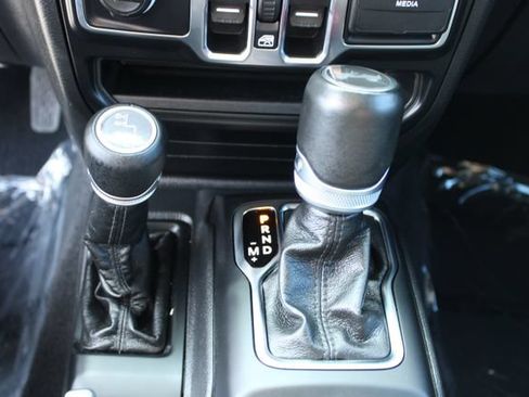 Used 2021 Jeep Wrangler Unlimited Sahara AWD/4WD image 16