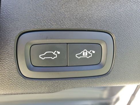 Used 2022 Volvo XC60 T8 Inscription w/ Advanced Package image 36