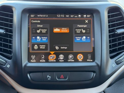 Used 2018 Jeep Cherokee Overland AWD/4WD image 14