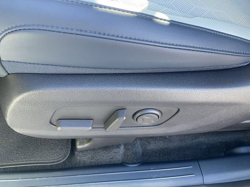 Certified 2026 Kia Carnival EX image 10