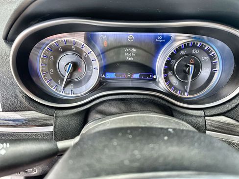 Used 2020 Chrysler 300 Touring w/ Sport Appearance Package RWD image 30