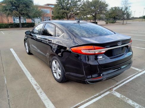 Used 2018 Ford Fusion SE image 7
