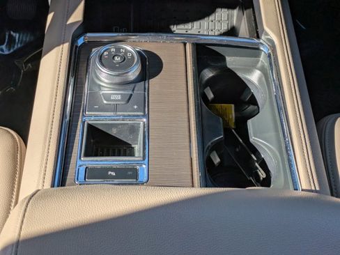 Used 2024 Ford Expedition Limited image 16