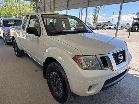 Used 2017 Nissan Frontier PRO-4X w/ Pro-4x Graphics Package image 1