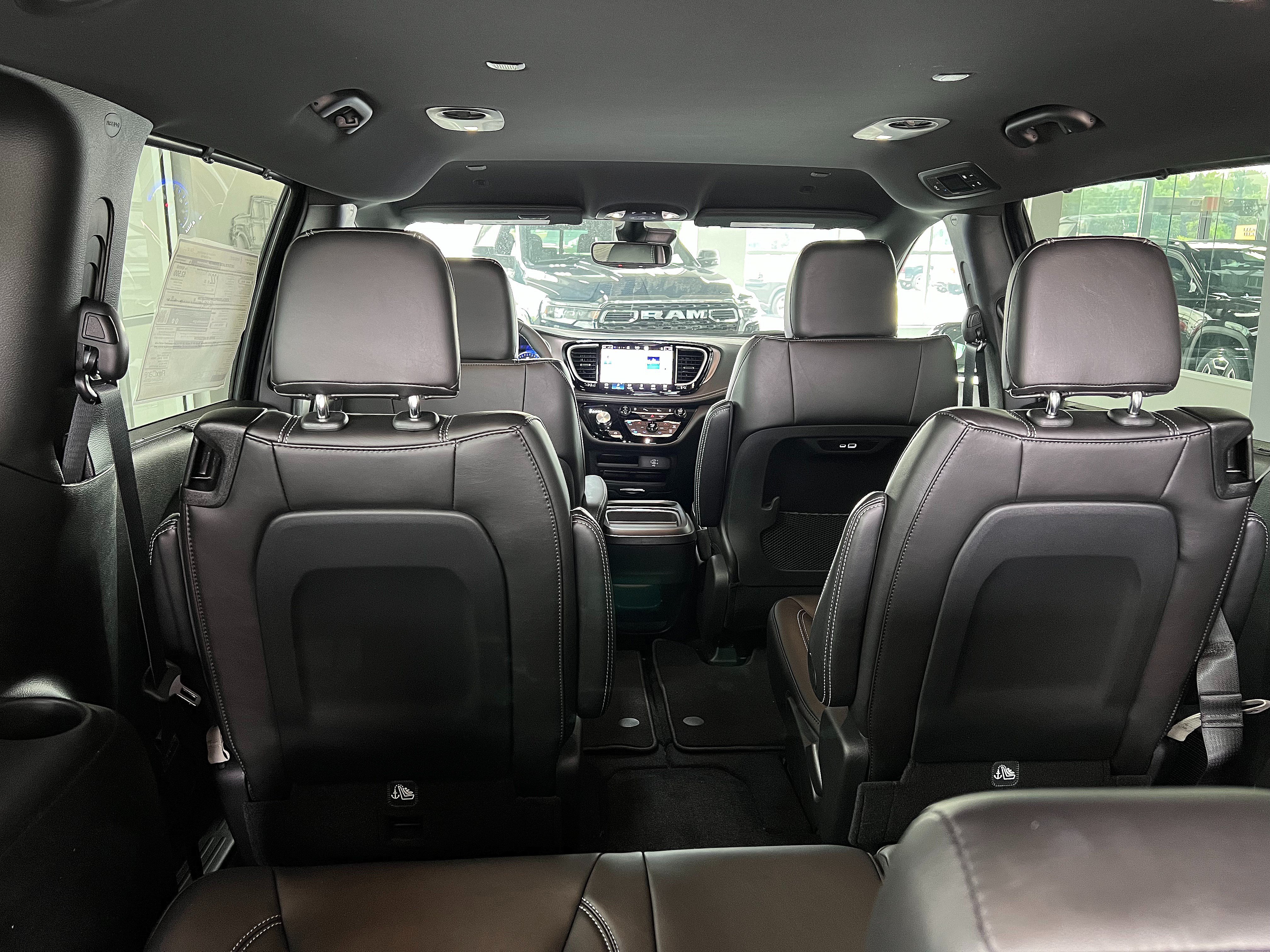 New 2027 Chrysler Pacifica Select FWD image 23