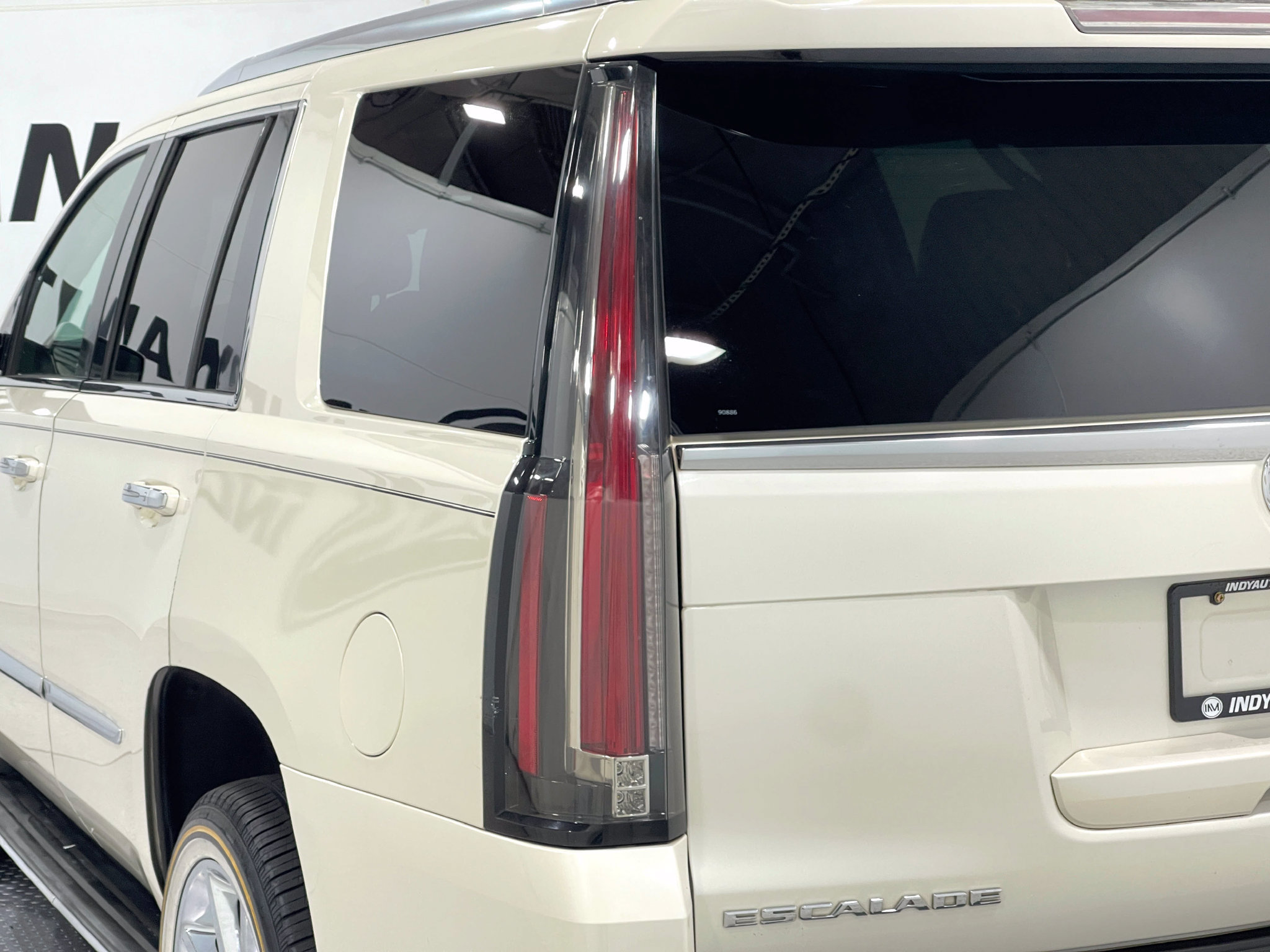 Used 2015 Cadillac Escalade Premium AWD/4WD image 36