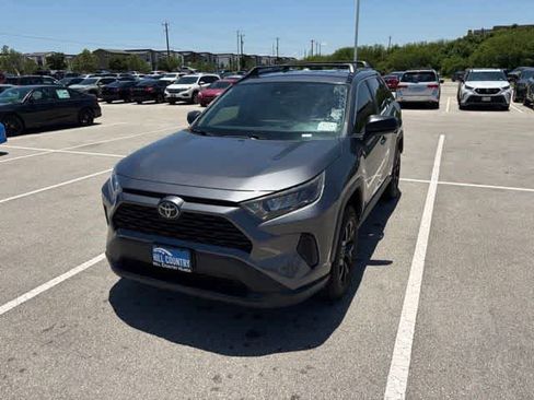 Used 2021 Toyota RAV4 LE FWD image 1