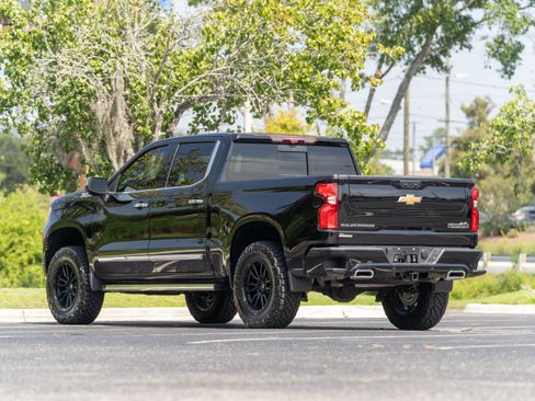 Used 2025 Chevrolet Silverado 1500 High Country w/ Technology Package AWD/4WD image 2