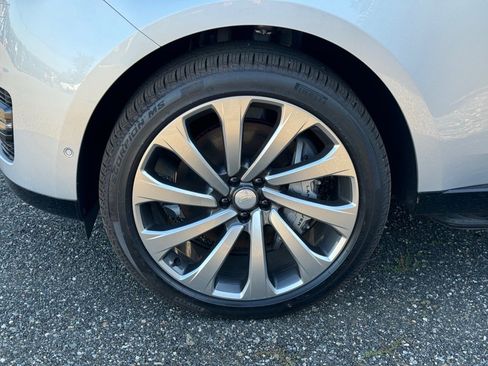 New 2025 Land Rover Range Rover SE image 4