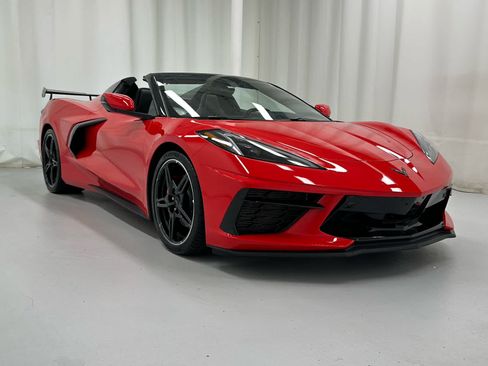 Used 2021 Chevrolet Corvette Stingray Preferred Conv w/ Battery Protection Package RWD image 1