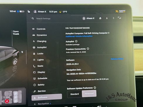 Used 2022 Tesla Model Y Long Range image 17