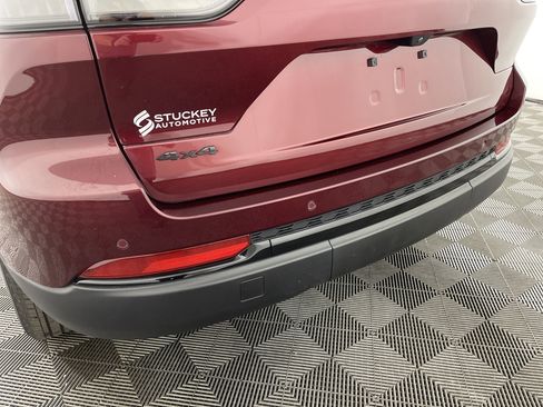 Used 2024 Jeep Grand Cherokee Altitude image 28