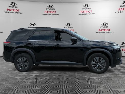 Used 2024 Nissan Pathfinder SV AWD/4WD image 2