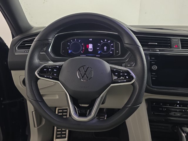 Used 2023 Volkswagen Tiguan SEL R-Line AWD/4WD image 13