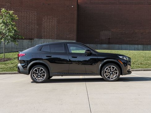Used 2025 BMW X2 xDrive28i AWD/4WD image 3