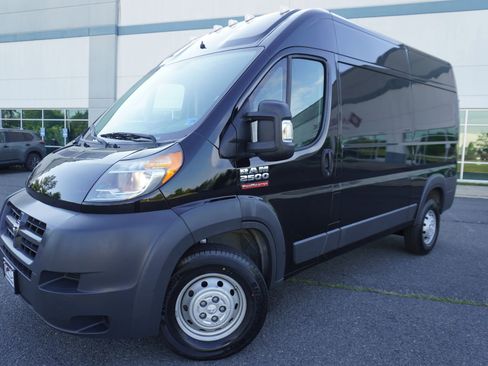 Used 2018 RAM ProMaster 2500 w/ Interior Convenience Group FWD image 3