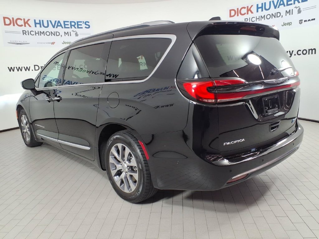 Used 2024 Chrysler Pacifica Pinnacle FWD image 6