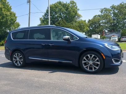 Used 2018 Chrysler Pacifica Limited w/ Tire & Wheel Group