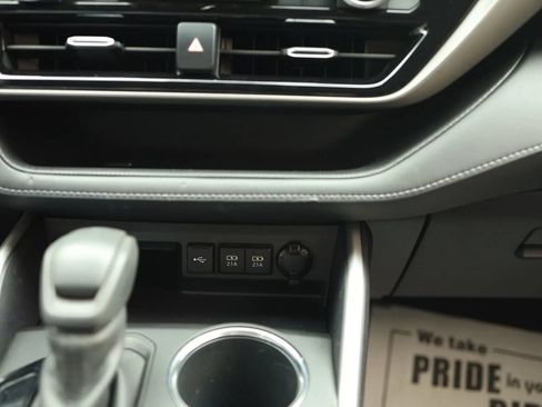 Used 2020 Toyota Highlander L AWD/4WD image 25