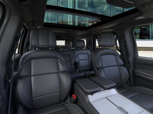 New 2025 Lincoln Navigator Reserve w/ Jet Appearance Package AWD/4WD image 10