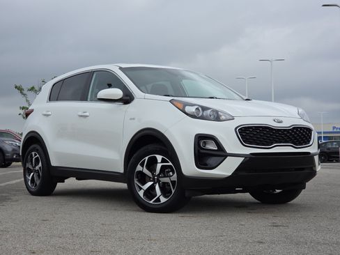 Used 2022 Kia Sportage LX AWD/4WD image 2