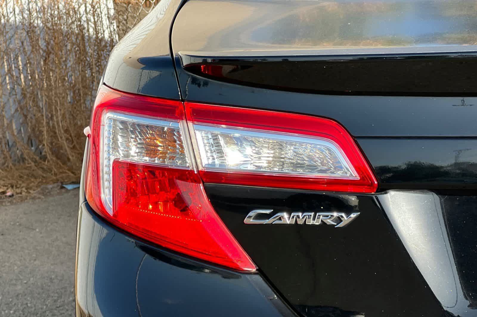 Used 2012 Toyota Camry SE FWD image 23